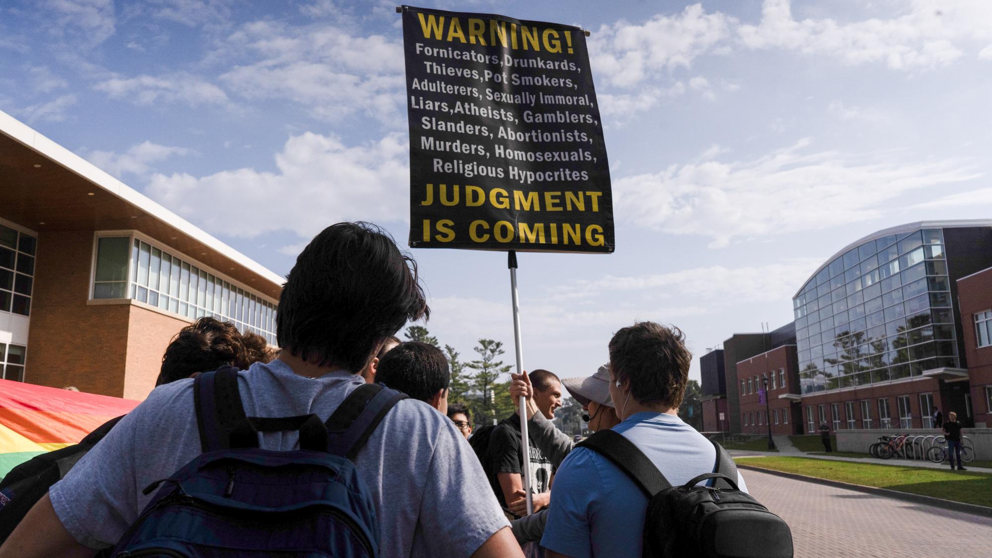 Counter-protest erupts on Grinnell College campus after religious demonstration 1 Counter-protest erupts on Grinnell College campus after religious demonstration 1