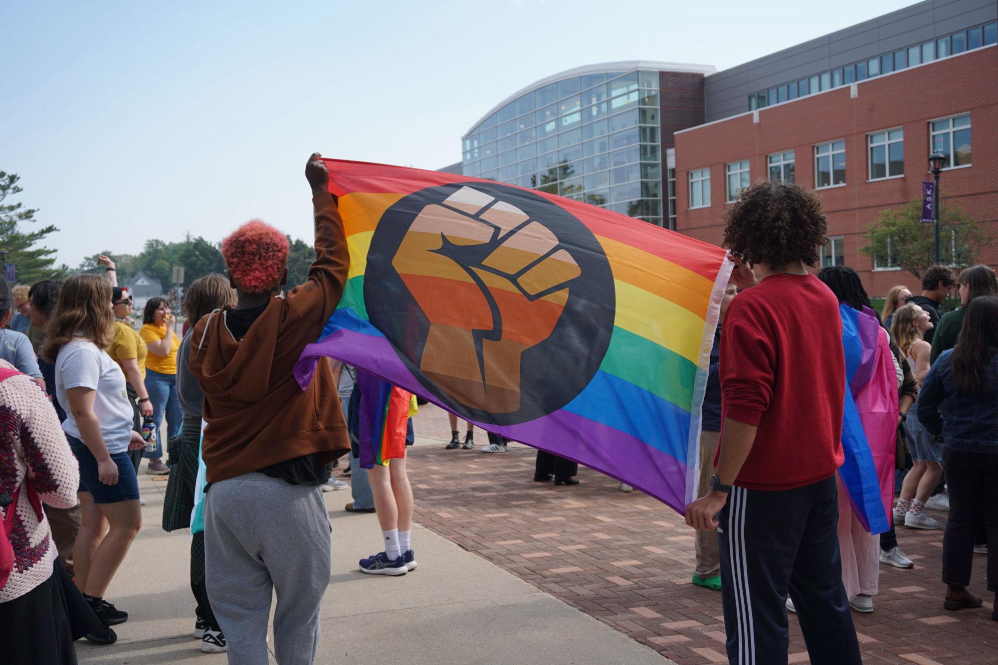 Counter-protest erupts on Grinnell College campus after religious demonstration 2 Counter-protest erupts on Grinnell College campus after religious demonstration 2