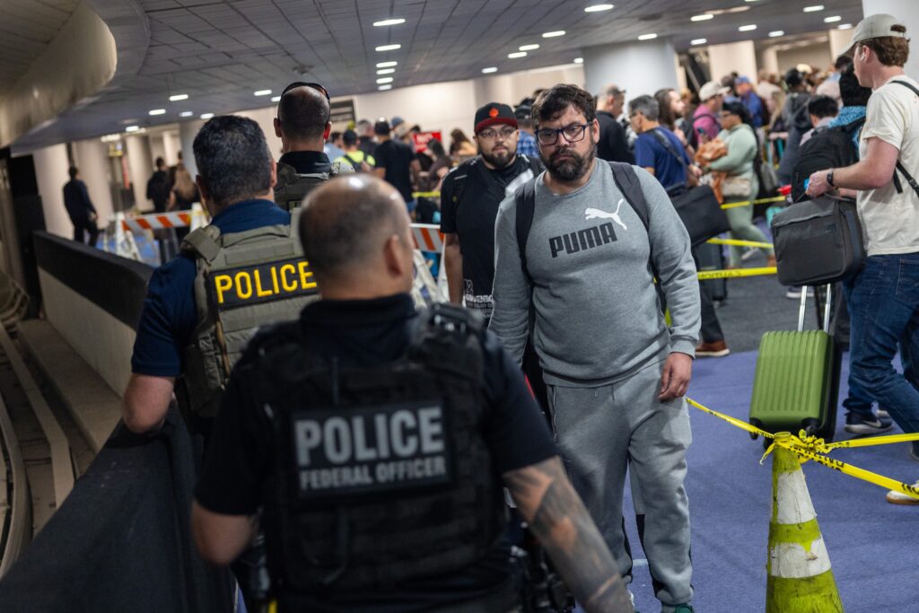 TSA shares passengers’ personal information with immigration enforcement, documents show TSA shares passengers’ personal information with immigration enforcement, documents show