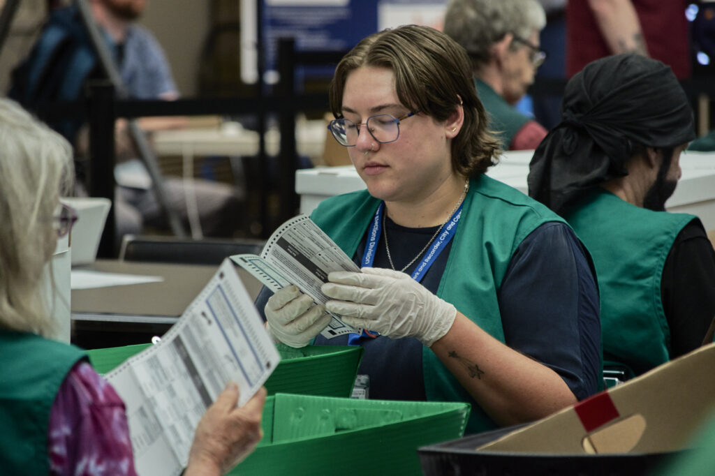 Judge reinstates pause on Trump order limiting mail ballots