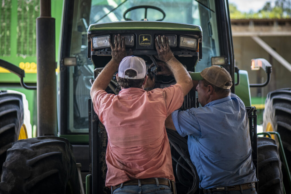 Farmers have until Dec. 31 to file claims in Deere settlement, or decide to hold out 1 Farmers have until Dec. 31 to file claims in Deere settlement, or decide to hold out 1