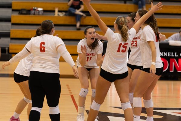Volleyball battles through home triangular, gears up for conference play 1 Volleyball battles through home triangular, gears up for conference play 1