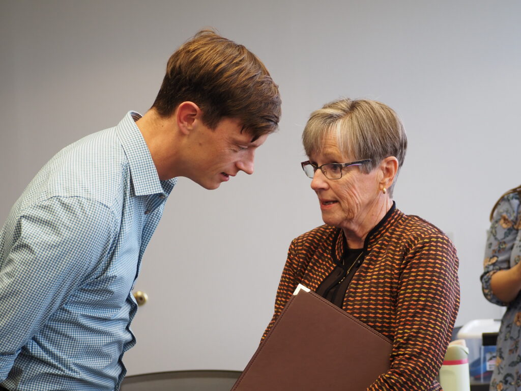Kansas Gov. Laura Kelly rallies Iowa educators for Sand’s campaign 1 Kansas Gov. Laura Kelly rallies Iowa educators for Sand’s campaign 1